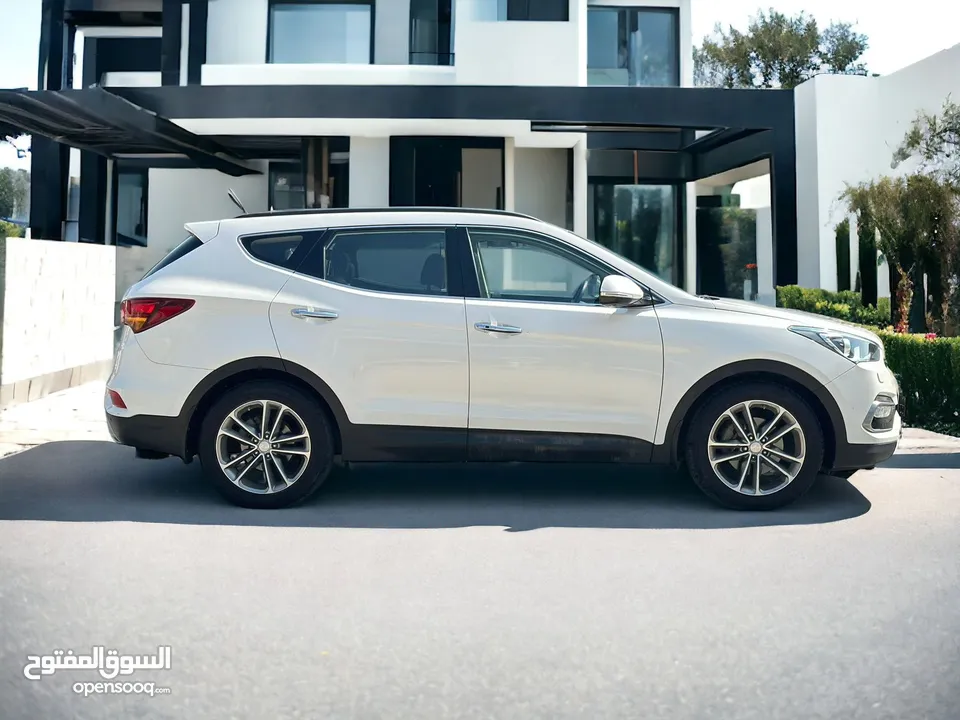 HYNDAI GRAND SANTA FE  2017  3.3L V6 AWD  GCC  FULL OPTION  0% DOWNPAYMENT