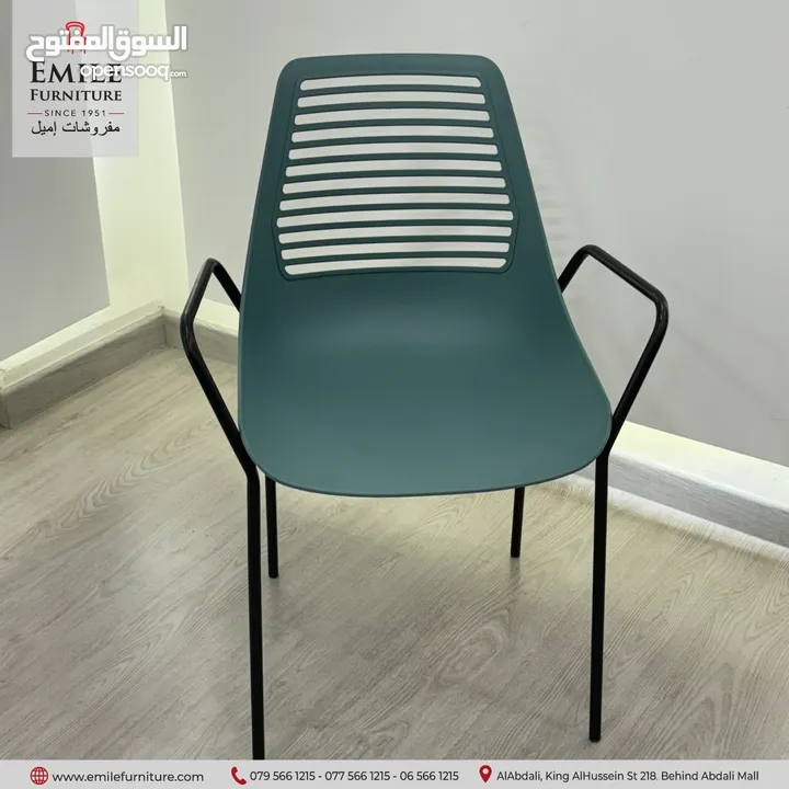 كرسي عظم أرجل معدن  مع أيدي بألوان مميزة