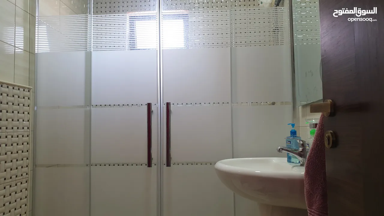 شقة للبيع طابق ثالث مع إطلالة رائعة في الحبيهة / حي الديوان خلف مسجد زمزم المقابل لقصر الأميرة بسمة.
