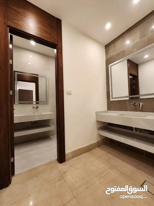 شقة طابقية فاخرة للبيع في عبدون  ref : 14389