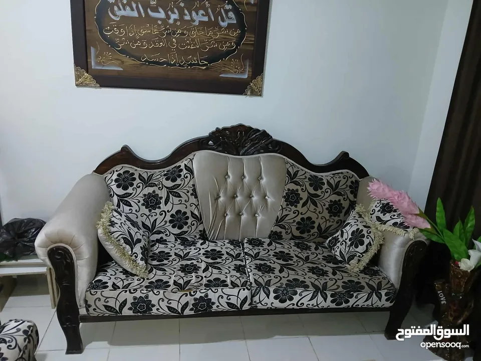طقم كنب بحال الوكاله مع طوايل فقط 140 د