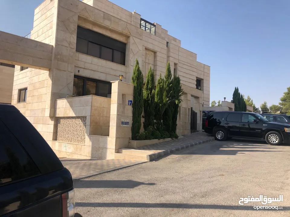 شقه شبه فيلا بمواصفات عالية في دابوق للبيع من المالك مباشرة وبسعر مغري