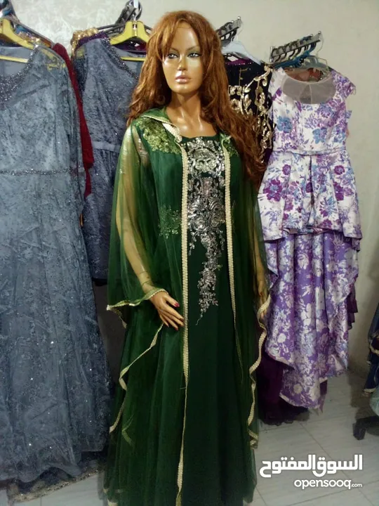 فساتين للبيع بسعر مغري