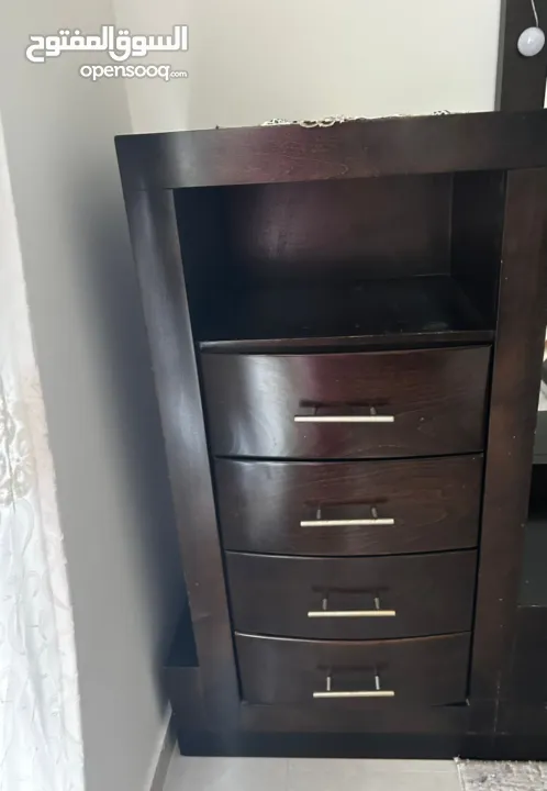 غرفة نوم مستعمل خشب زان بحالة ممتازة