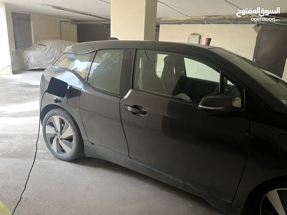 BMW i3 2014 REXسيارة للبيع بحالة ممتازة لون مميز