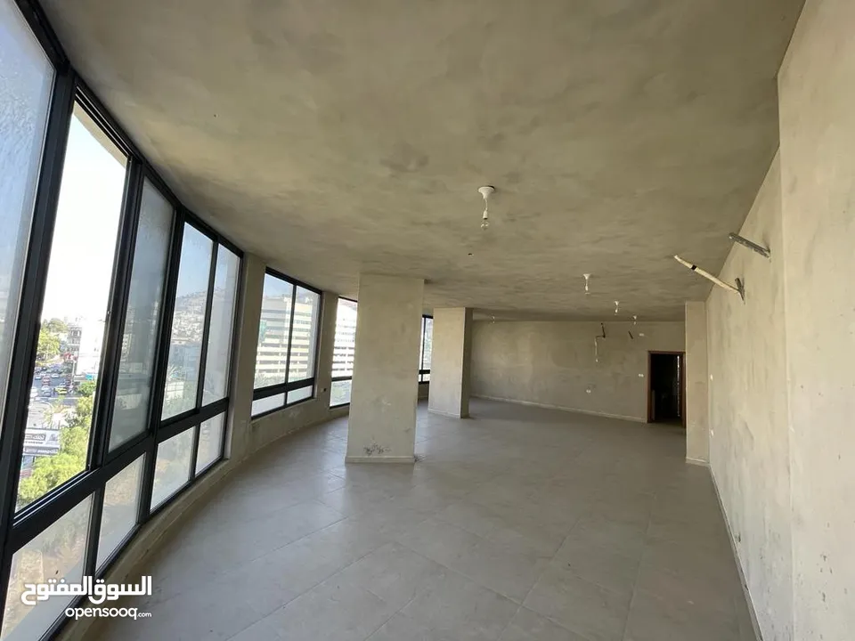 مكتب للبيع موقع مميز جدا  برج الساعة