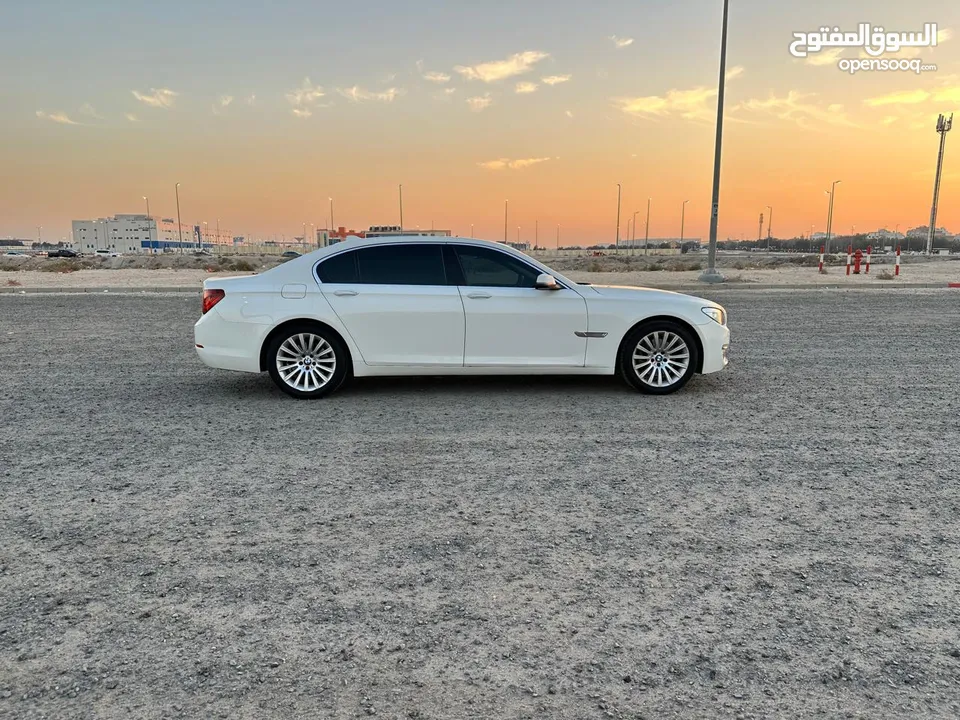 BMW 730Li عداد 71 الف صبغ الوكالة