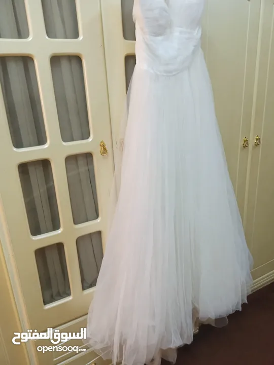 عرض فستان زفاف شنيول مع طرحھ للبيع ملبوس لبسھ واحدة فقط    قابل للتفاوض للجادين فقط