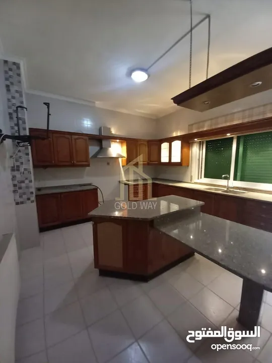 في أجمل مناطق دير غبار شقة 300م داخلي /350م خارجي بتشطيبات راقيه وسعر مميز / ref 9114