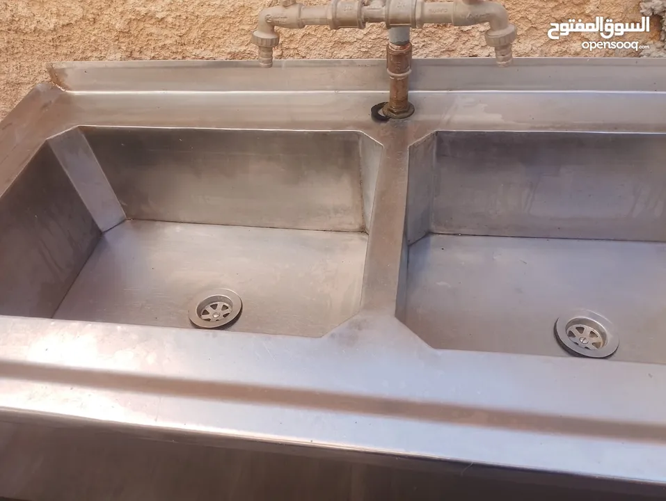اغراض مطعم شبه مستعملة بحالة جيدة جدا