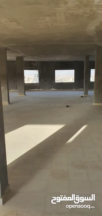 طابق اول صناعات خفيفة مساحة 400م الزرقاء الجديدة