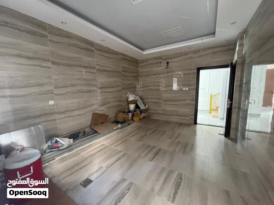 فــــيــــــــــــلا للـــــبيـــــع اول ســـــاكــــن مــــكــــونه مــن 7 غـــــرف و 10 حـــمامات