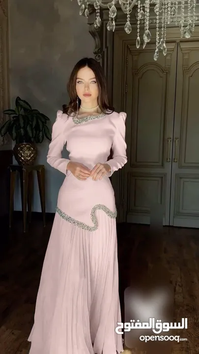 فساتين سهرة مصممة لتخطف الأنظار وتترك بصمتك في كل خطوة