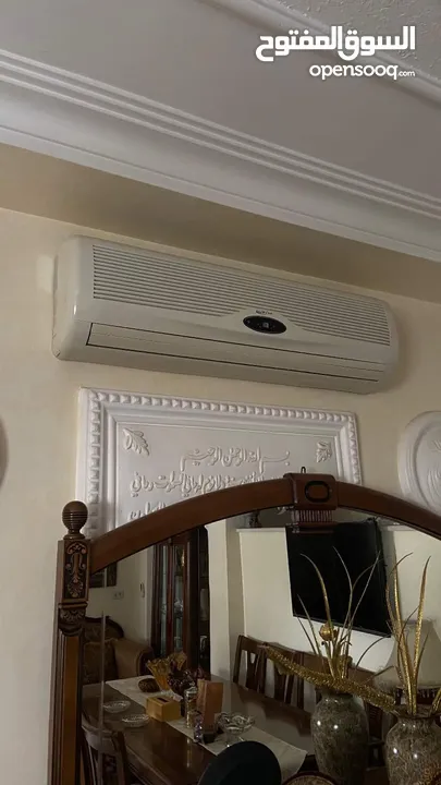 طقم سفرة / طقم كنب ضيوف/ كيزر ماء( سخان ) / مكيف 2 طن/ مفرش تخت وبرداية طقم/ قلاية كهربائية / طاولات