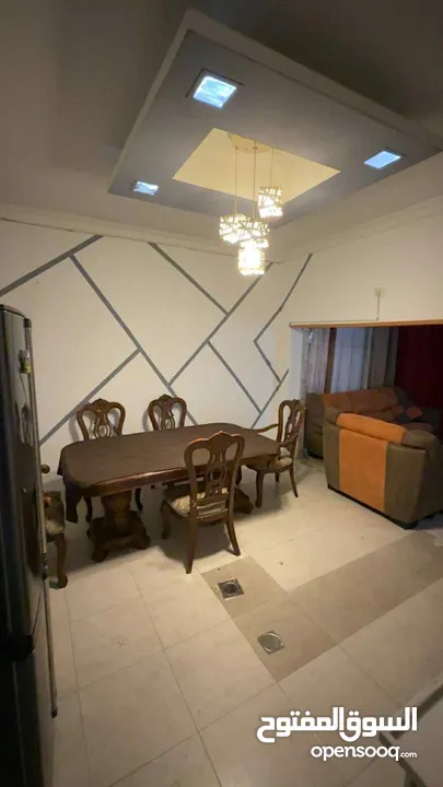 شاغر في غرفة مشتركة للصبايا