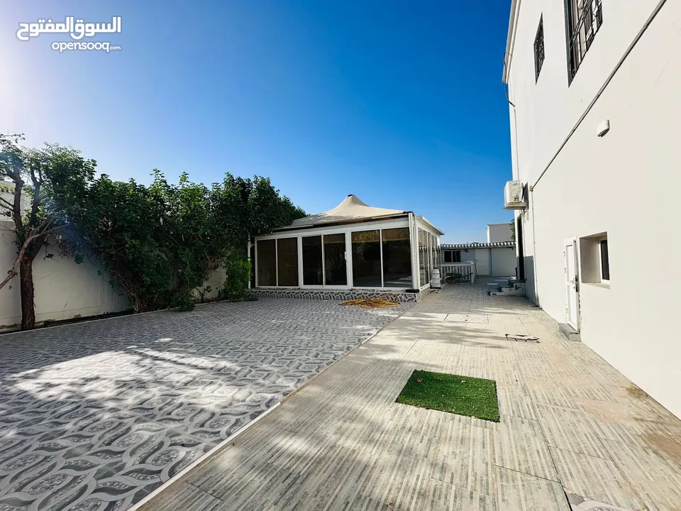 Spacious villa in hay al barashi