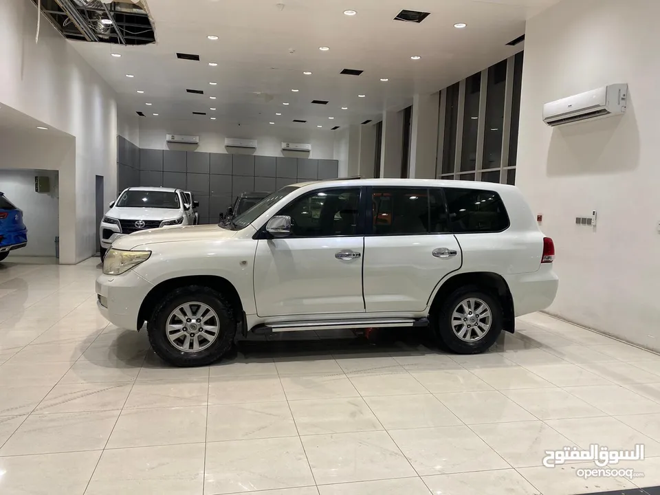 Toyota Land Cruiser GX-R 2010 (White)