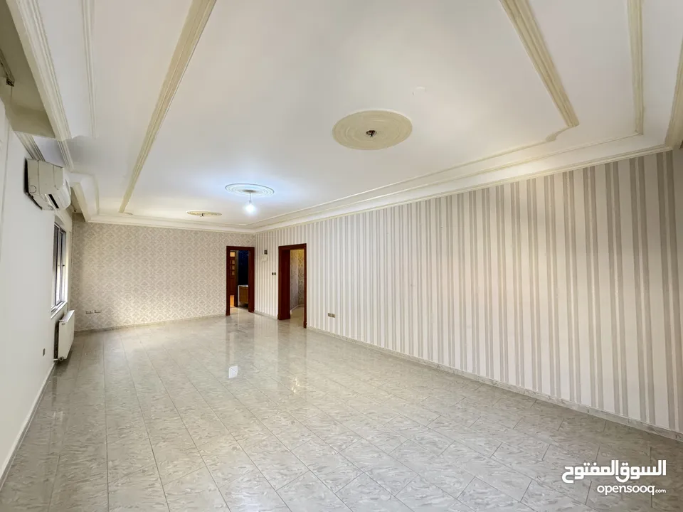 شقة غير مفروشة للإيجار 250م2 ( Property 40398 ) سنوي فقط