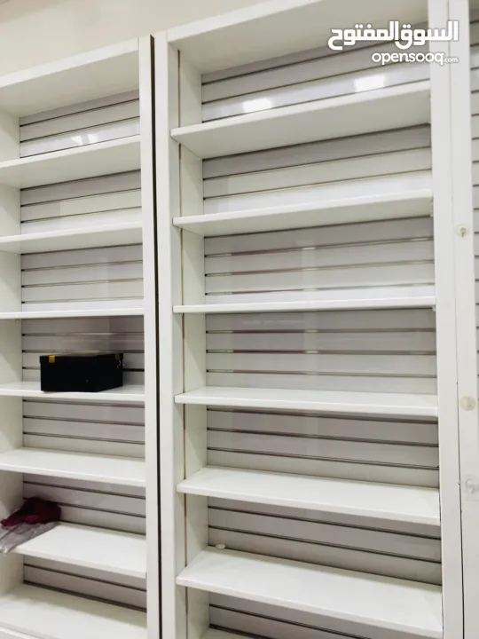 ديكور خشب محل كوزمتكس