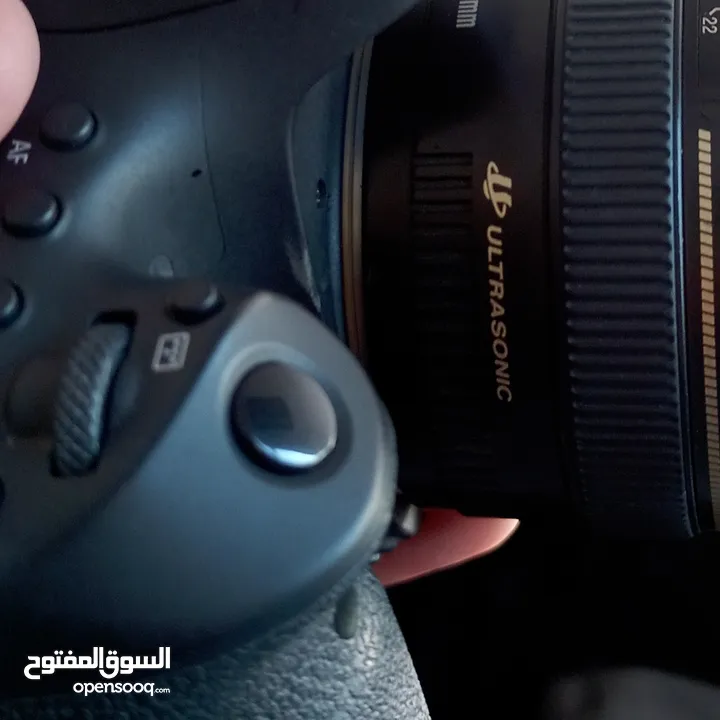 للبيع كاميرا Canon 90D مع ملحقاتها  الكاميرا بحالة ممتازة