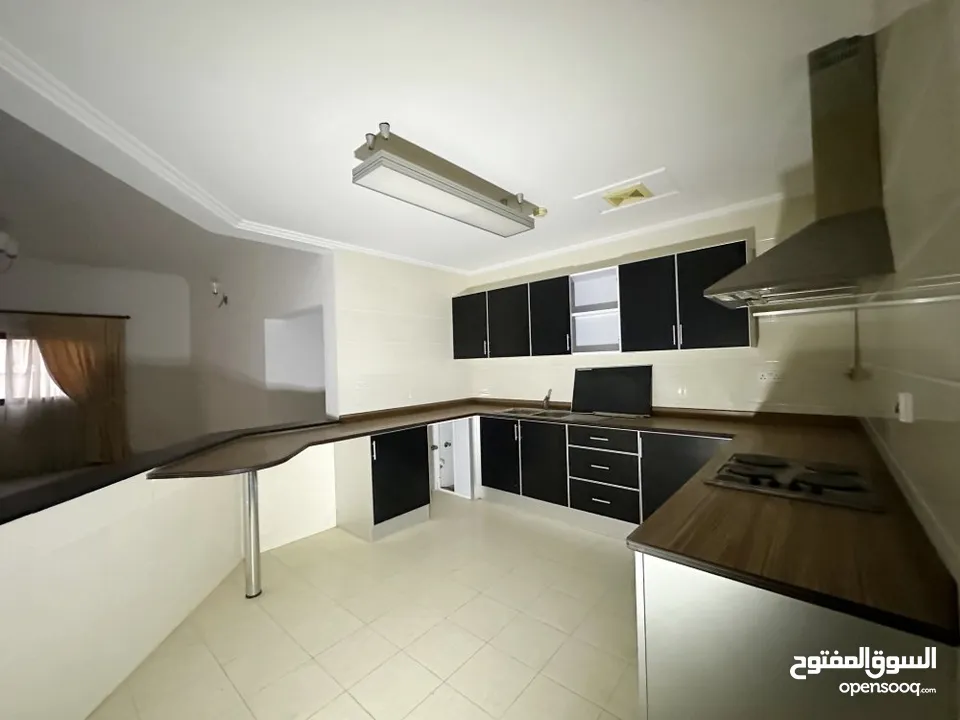 شقة حديثة للايجار في البسيتين بالقرب من الجامعة الايرلندية