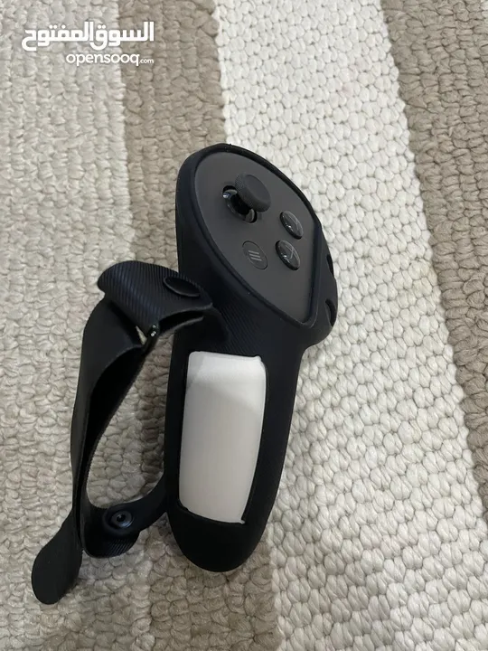 Oculus quest 3s used for two weeks, clean no damages no any issues 128 GB with Batman game