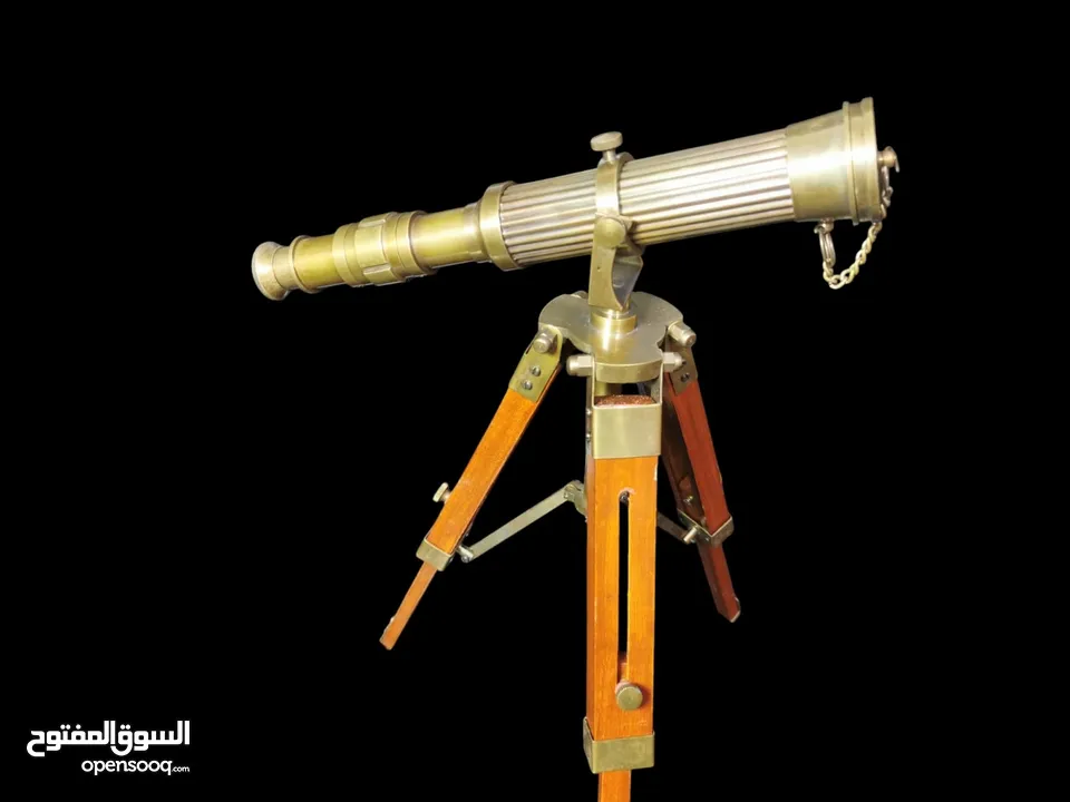 منظار نحاس مع قواعد خشبيه