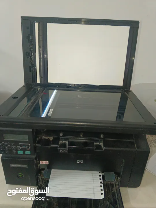 طابعه ليزر بدون حبر hp جديد مستخدم اسبوع ما بلزمك حبر ابدا بس حط وراقك وطبع فيها بلوتوث وسلك كل شي
