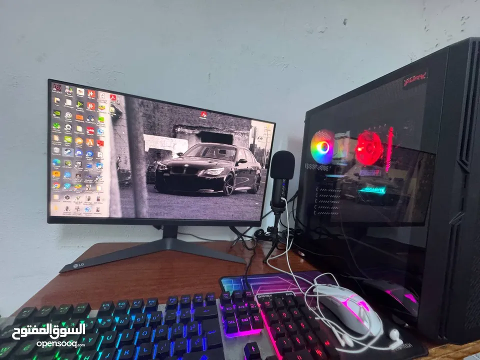 GAMING COMPUTER FOR SALE (full set up) with monitor and mic