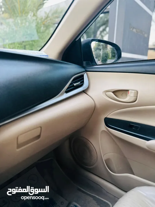 تويوتا يارس 2019   ماتور 1500cc بسعر 11500 دينار  الشكل الجديد فحص كامل 7 جيد بدون ملاحظات او قصعات