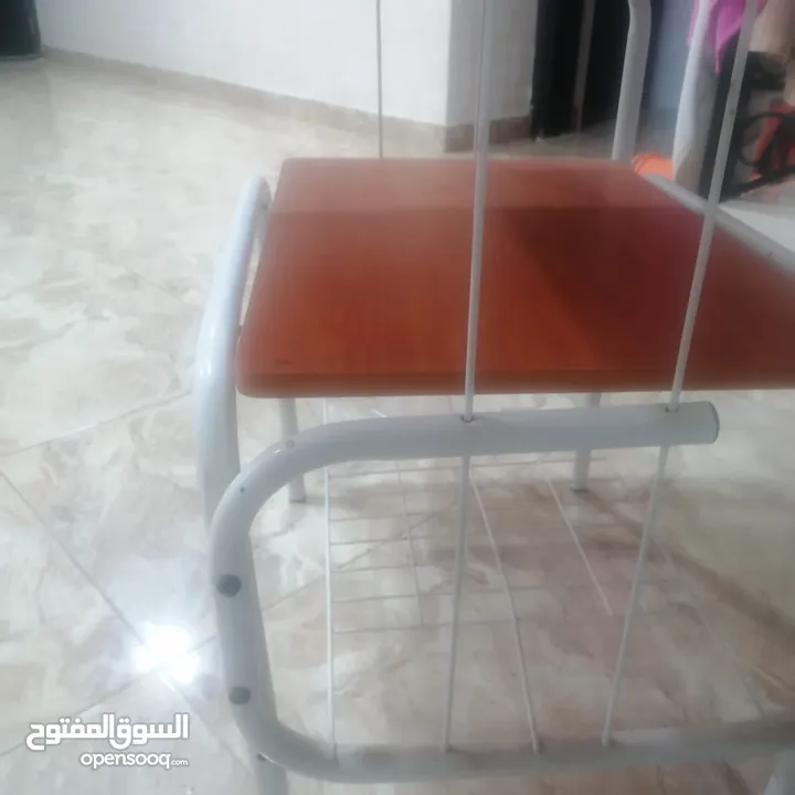 طاولة مكتبيه للبيع