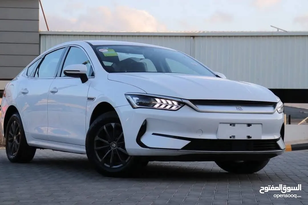 BYD QIN PLUS 2022  لون أبيض لؤلؤي مستعمل بحال الوكالة
