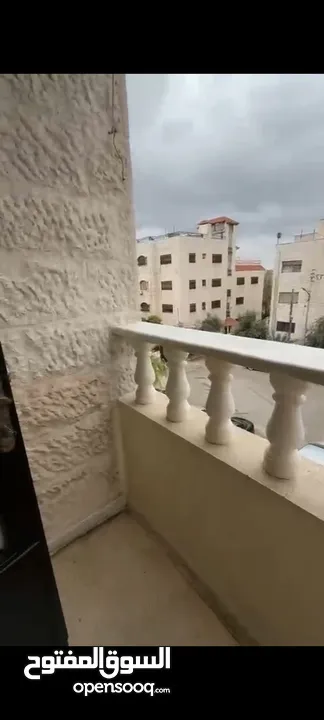 شقة فارغة بموقع مميز خلف المختار مول بالمدينة الرياضية للإيجار