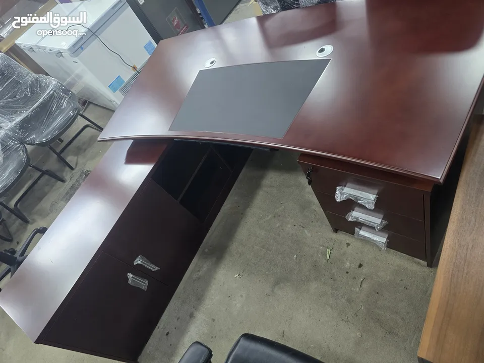 للبيع طاولات مكتب جديد