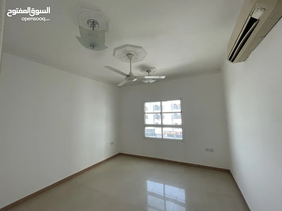 Good 1 BR flats with Split A/c's at MBD, Ruwi, near Centre Point.