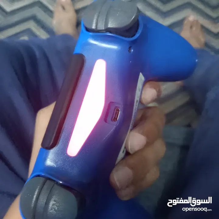 PS4 controller in good condition  (whatsapp only)