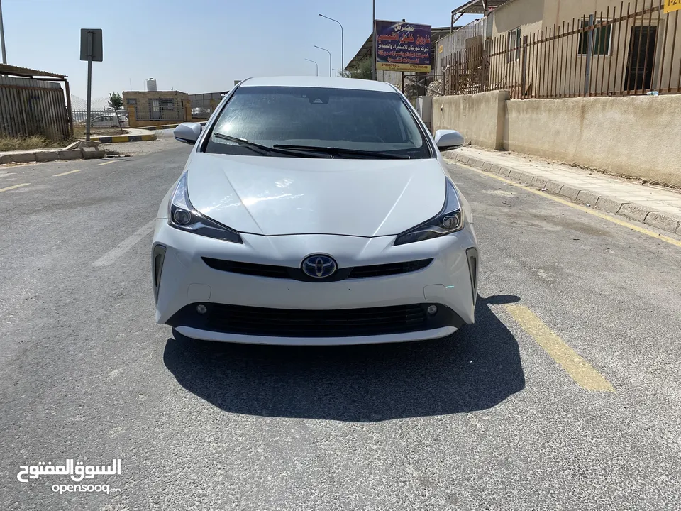 تويوتا بريوس 2022  بطاريه ليثيوم ماشيه 10 الاف 4 جيد حره جمرك جديد باسم المشتري