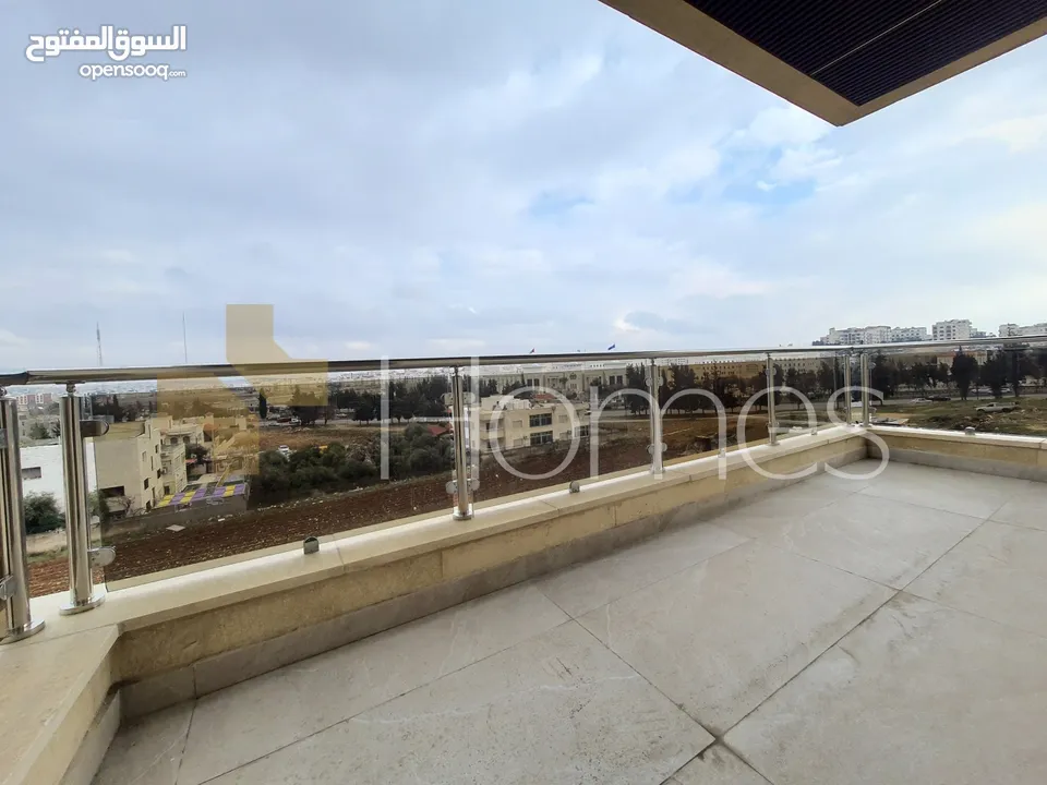 شقة اخير مع روف دوبلكس للبيع في حي الصحابة بمساحة اجمالية 216م