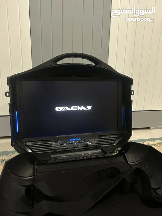 شاشة متنقلة من شركة Gaems