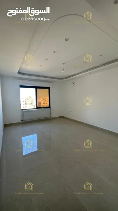 شقة فاخرة - لم تسكن - طريق المطار - 4نوم 2ماستر - 230م - قرب الخدمات العامة