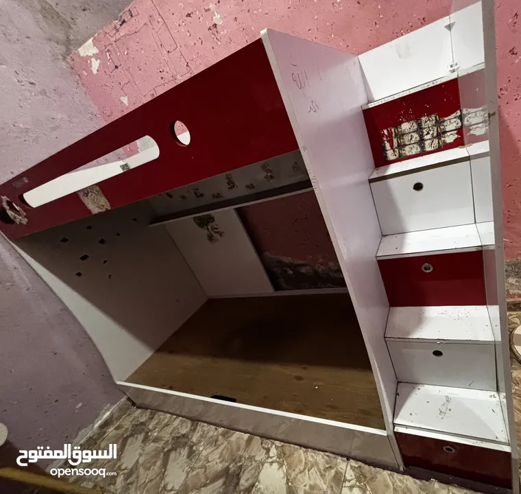 جلاية وتخت مفرد ونص وميكرويف وطقم كنب وخزانة وتخت بناتي طابقين للبيع
