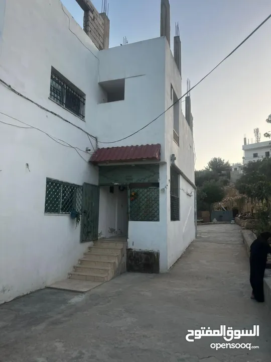 بيت مستقل مكون من شقق