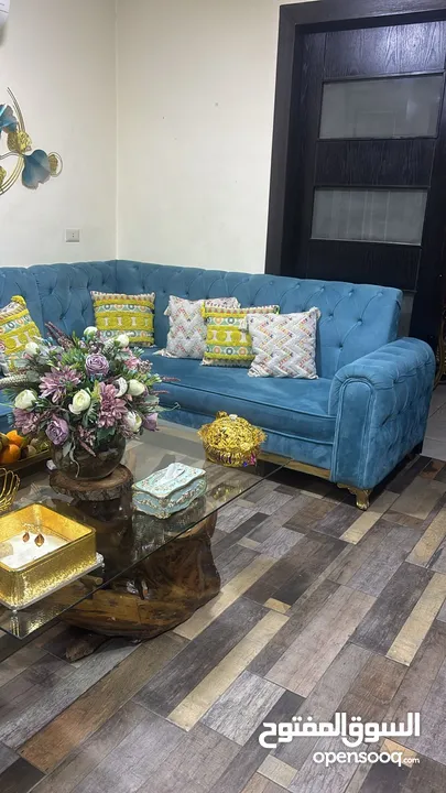 طقم كورنر خشب ابيض للبيع بحاله ممتازه للبيع الفوري