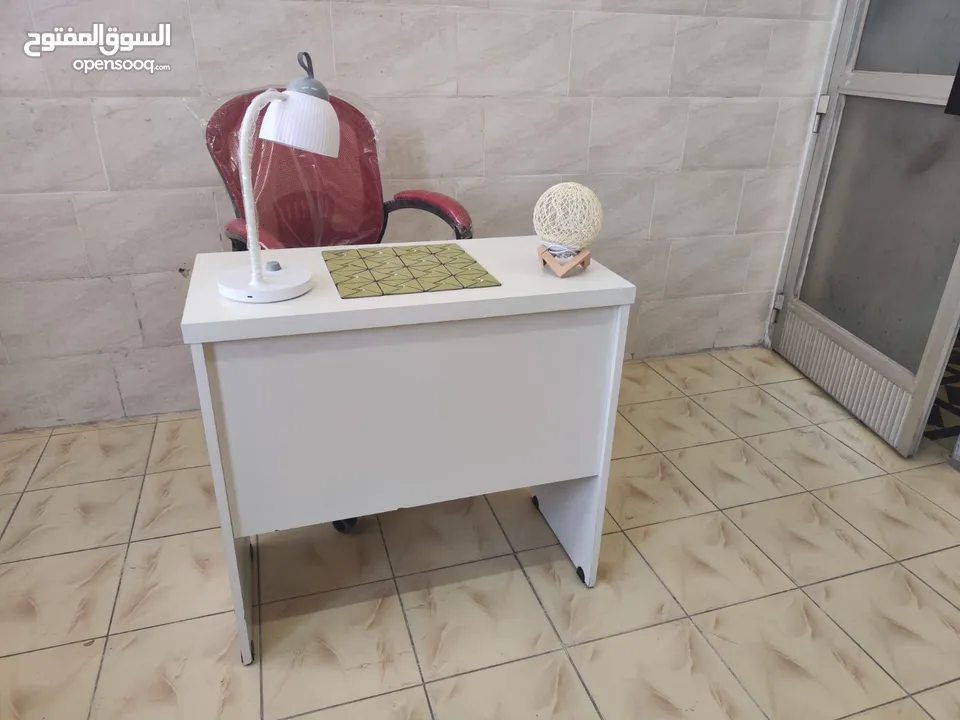 بس ب60 دينار مكتب لامينت + كرسي طبي