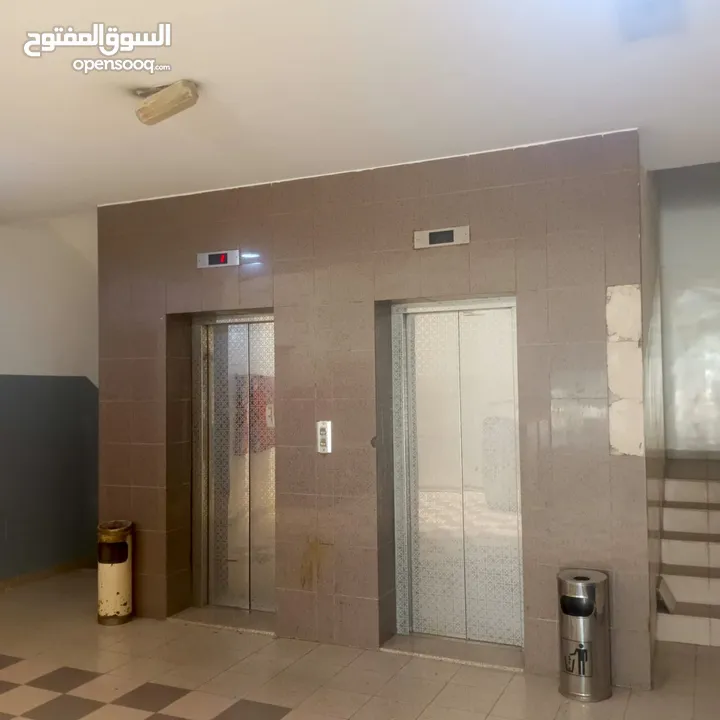 مكتب مميز مساحة 300 متر مربع للايجار بسعر مناسب