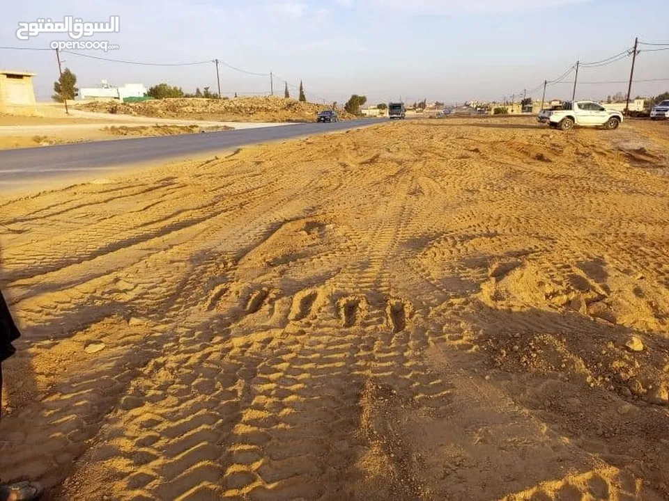 فرصه ذهبية على قطع أراضي استثمارية؛في محافظة المفرق في قرية الحميدية. بمساحات 750 م و 1000 م دونم