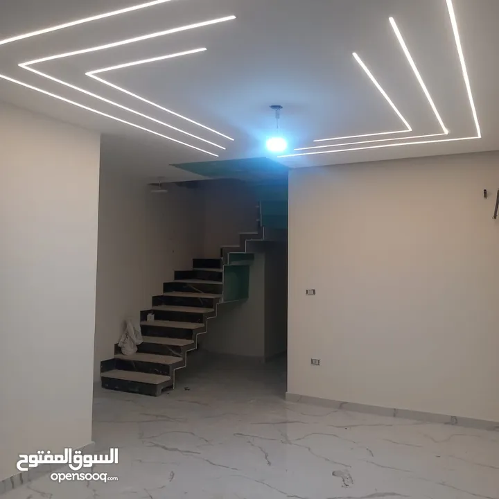 شقق فاخرة للبيع في اليادودة