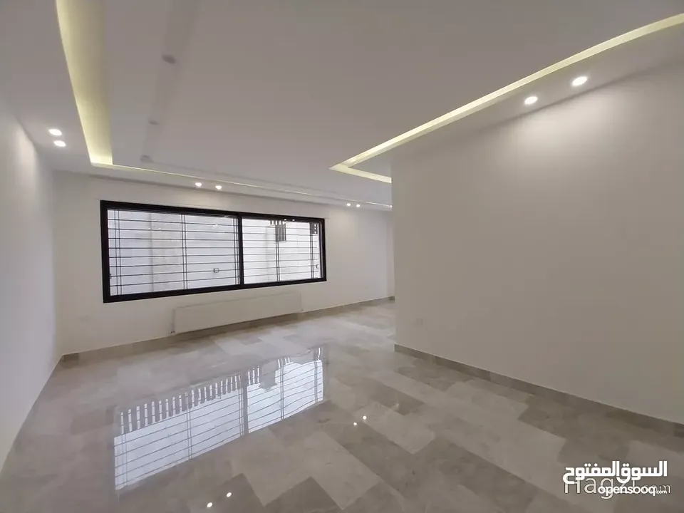 شقة للبيع في دير غبار مع مساحه خارجيه  200 متر مربع  ( Property ID : 35334 )