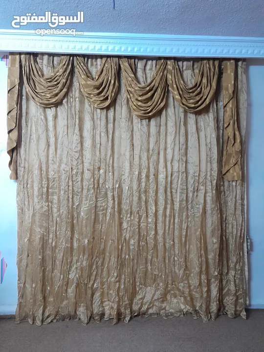 طقم سفرة / طقم كنب ضيوف/ كيزر ماء( سخان ) / مكيف 2 طن/ مفرش تخت وبرداية طقم/ قلاية كهربائية / طاولات