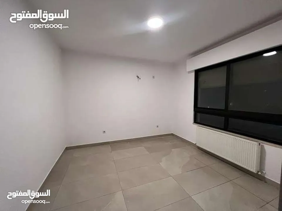 شقة فارغة للأيجار طابق ثاني - حي الصحابة - 190م - (1029)